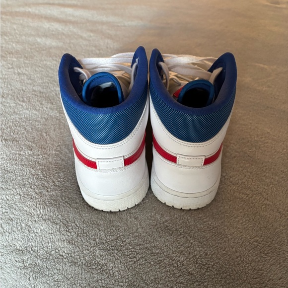 Nike- 2020 Wmns Air Jordan 1 Mid 'USA' - Picture 3 of 5